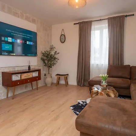 La Primavera Apartment